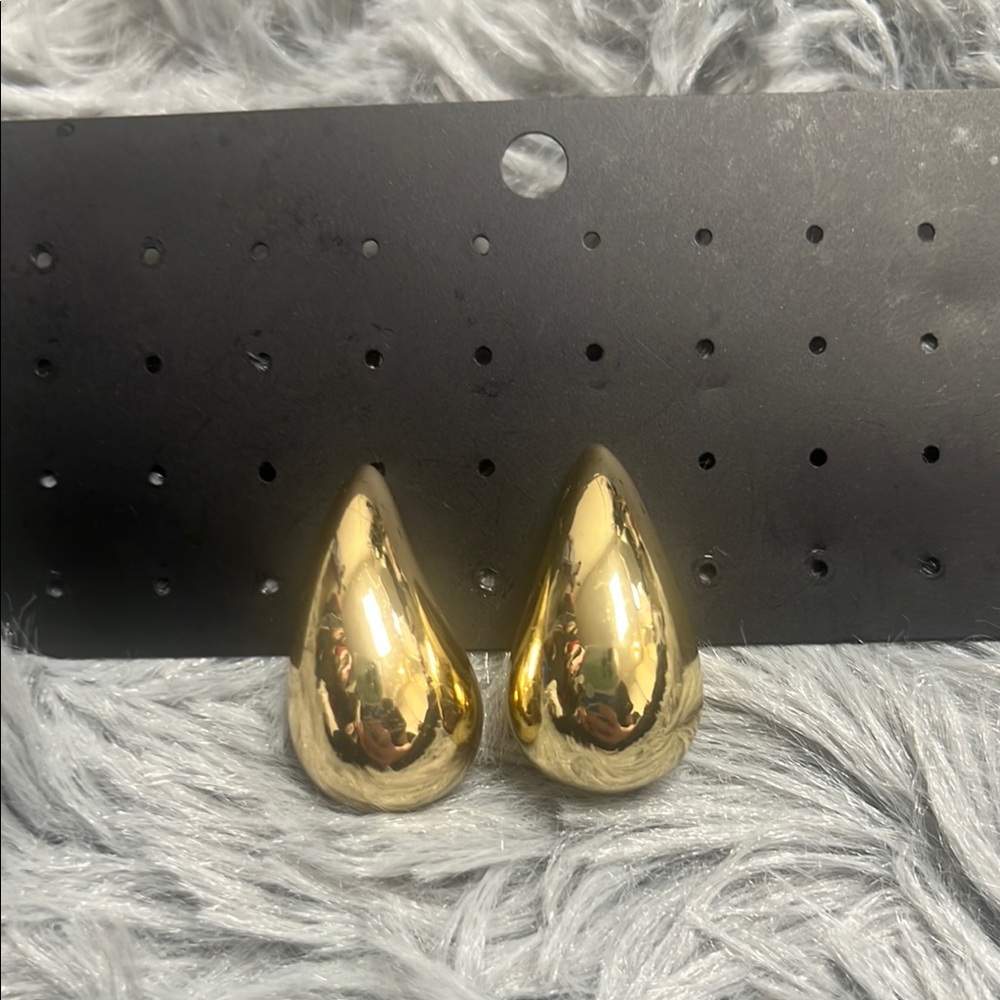 New Gold Teardrop Earrings!